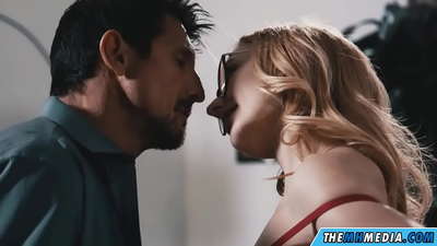 ဆံပင်ရွှေရောင်နှင့် ရိုမန်းတစ်လိင်